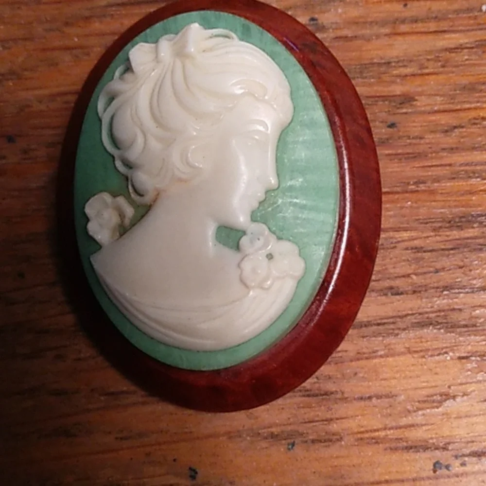 - GRANNY CORE carved cameo pin